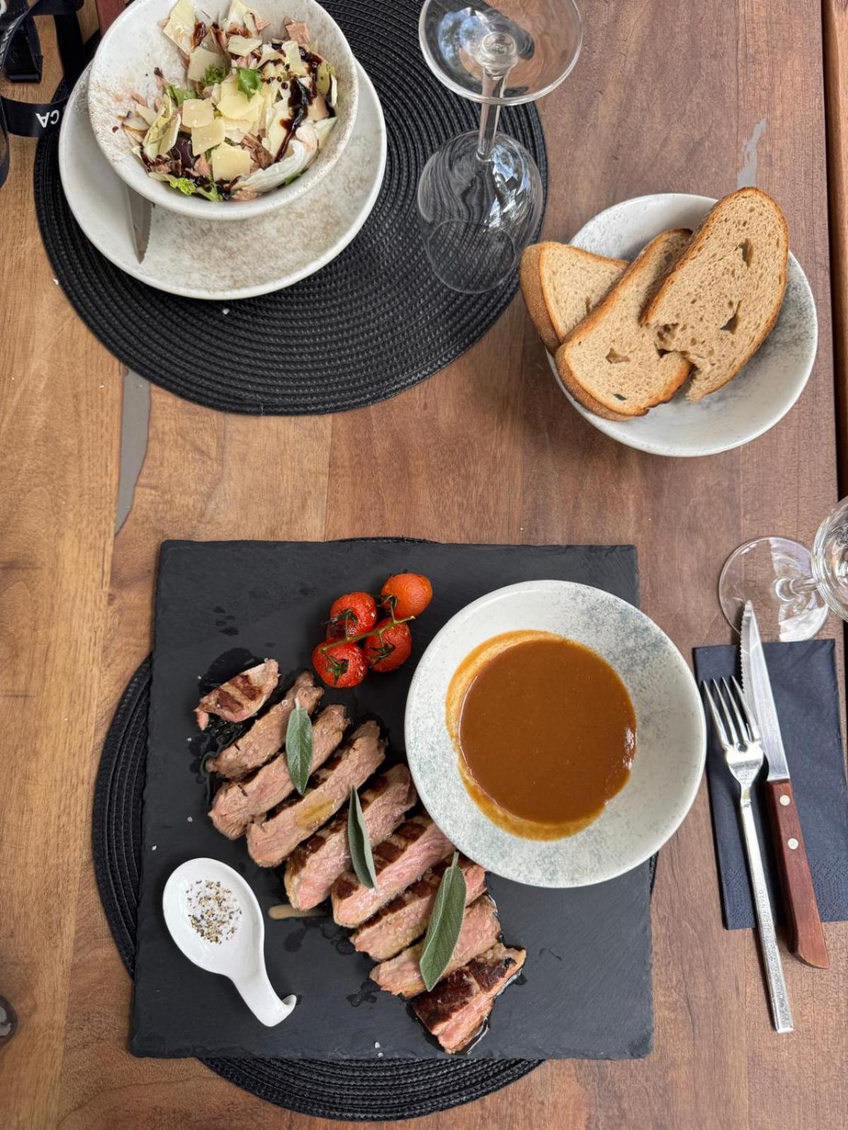 Neuchatel City Hotel מראה חיצוני תמונה